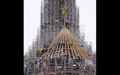 Olyan jól halad a Notre-Dame újjáépítése, hogy az ácsok már ünnepelnek (Videóval)