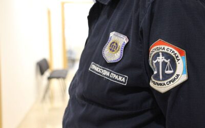 Tagadták bűnösségüket a fiatalkorú tömeggyilkos szülei