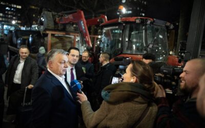 Orbán Viktor Brüsszel belvárosában tüntető gazdákkal találkozott