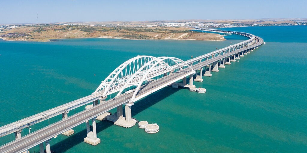 A Krími-híd (Kercsi-szoros) kiemelt célponttá vált a háborúban (Fotó: Shutterstock)