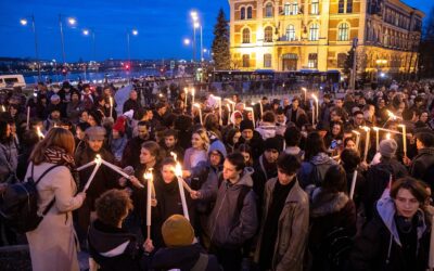 Fáklyás felvonulással követelték a pedofilbotrány bűnöseinek megnevezését