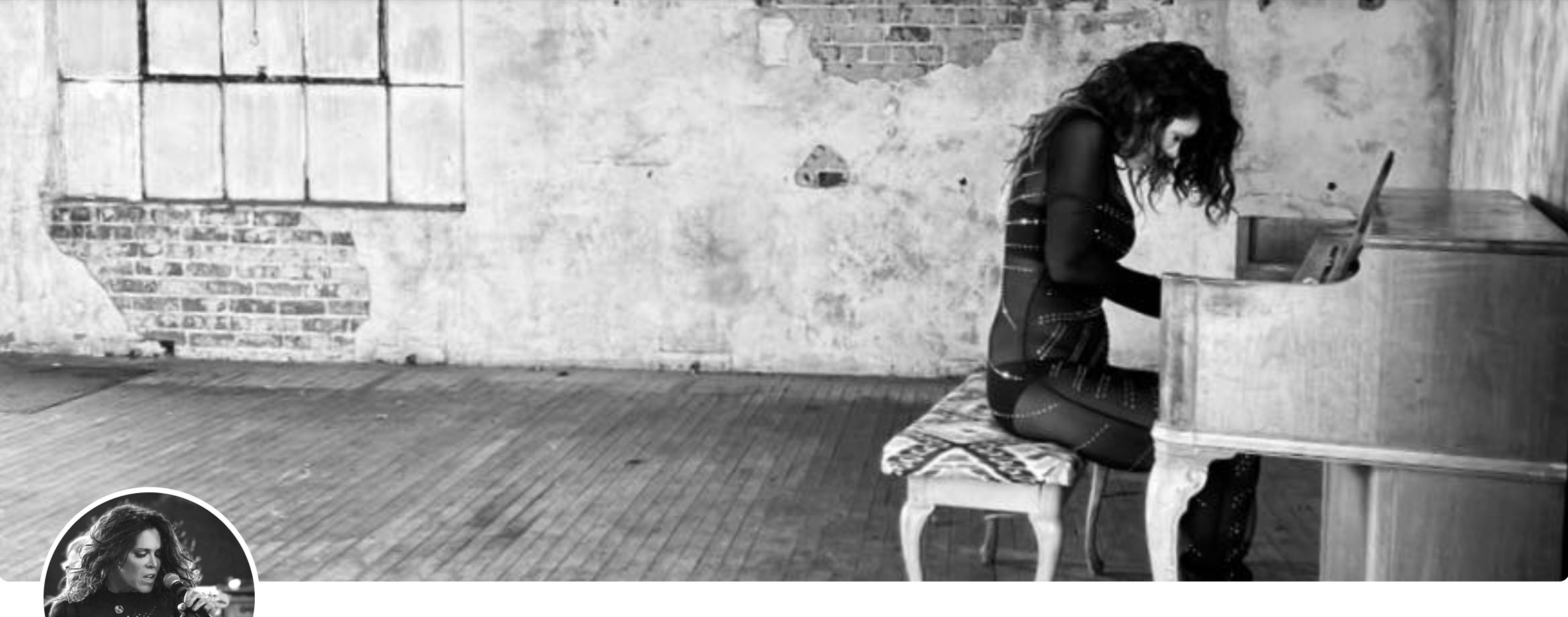 Beth Hart zongorázik (Facebook)