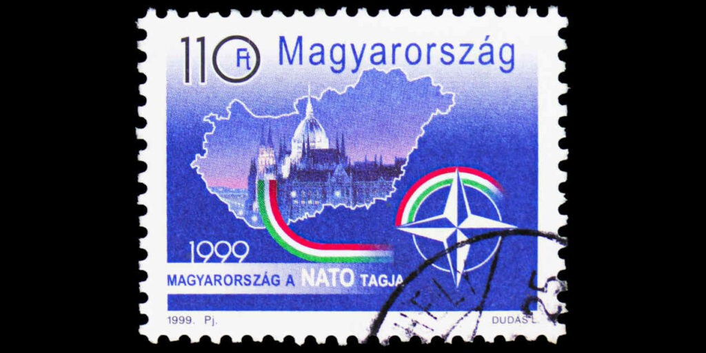 Magyar emlékbélyeg a NATO-csatlakozás napjára (Fotó: Shutterstock)