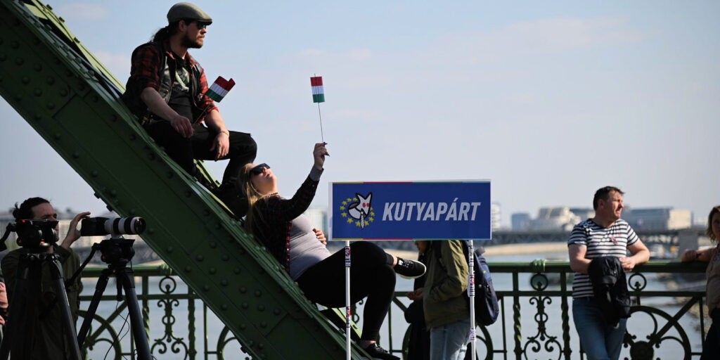 A kutyapárti „hídfoglalók" lézengése (Fotó: Szappanos Veronika/SZMSZ)