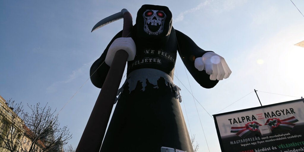 A „Ne féljetek!" kaszása és a Talpra, magyar! (Fotó: Szappanos Veronika/SZMSZ)