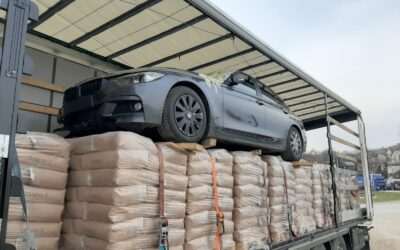 Az autók mágnesként vonzzák a csempészeket (Fotók)