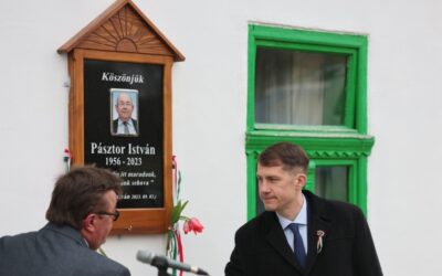 Emléktábla Pásztor István tiszteletére