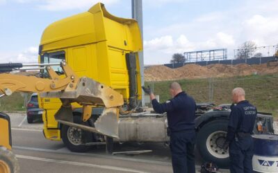 Több mint 42 kilogramm kábítószert akart átcsempészni az országon egy kamionsofőr (Fotók+Videó)