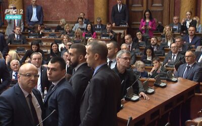 Pattanásig feszült a hangulat a parlamentben