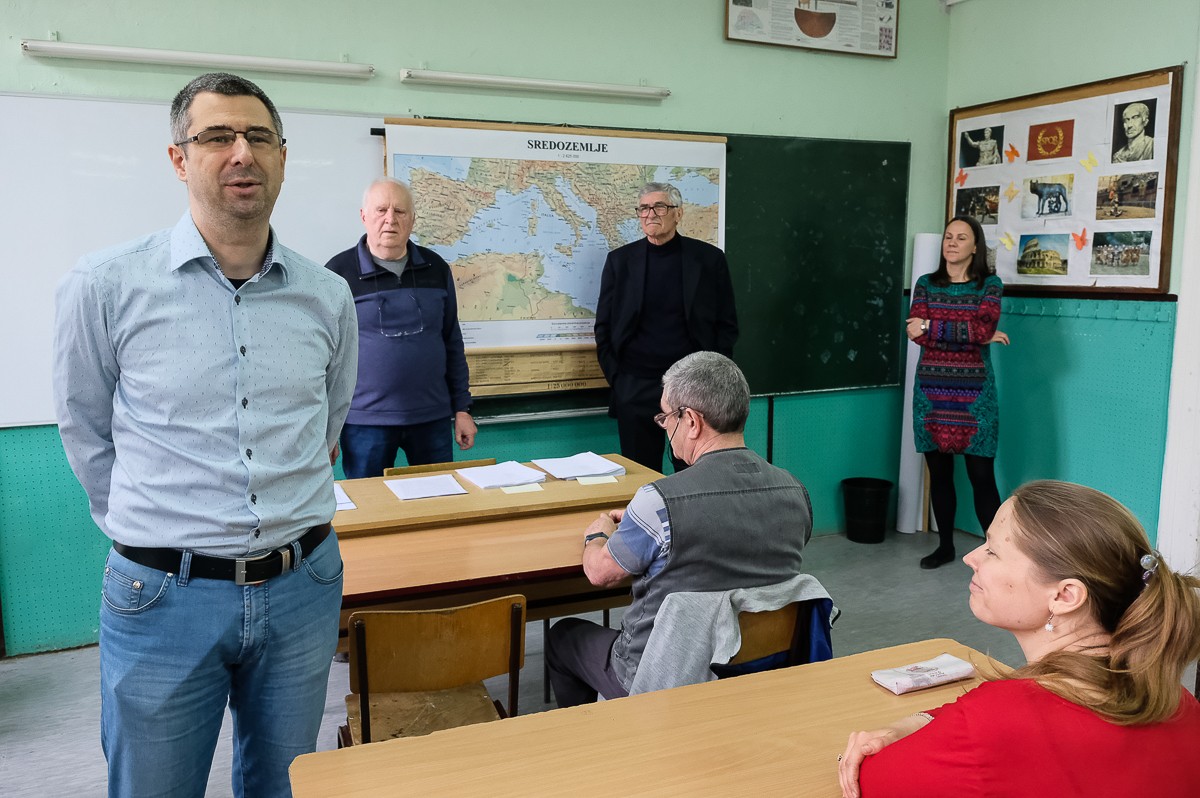 Tőke János (balról), a Családi Kör főszerkesztője köszöntötte a versenyzőket (Fotó: Révész Róbert/SZMSZ)