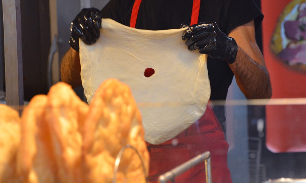 Készül a lángos a Csárdafesztiválon. Budapest, 2024. augusztus 20. (Fotó: Szappanos Veronika/SZMSZ)