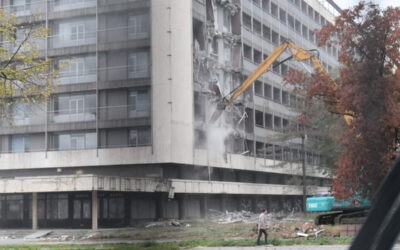 Egy tonna azbeszt kerülhet a levegőbe a Jugoszlávia Szálloda bontásával Környezetvédelmi bombának tartják a szakemberek