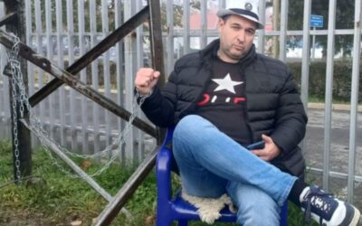 Odaláncolta magát a börtön kapujához