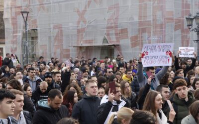 Bekerítették a tartományi parlamentet a tiltakozó egyetemisták