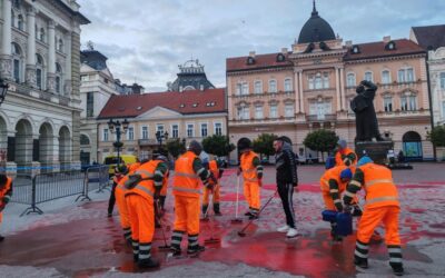 Villámgyorsan tisztították meg az újvidéki Szabadság teret a vörös festéktől