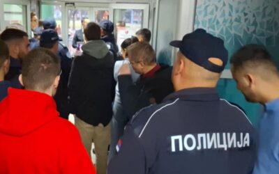 Nem sokkal a blokád kezdete után a rendőrség behatolt a műszaki karra