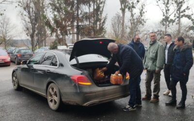 Élelmiszert vittek az állattenyésztők és földművesek a tiltakozó egyetemi hallgatóknak