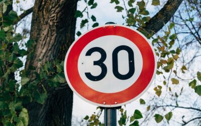 Városban maximum 30 km/órás sebességkorlátozást javasolnak