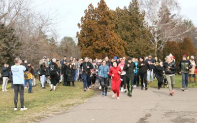 Kocogással gyűjtöttek adományokat az egyetemistáknak Óbecsén