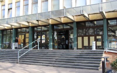 Bombariadó van az újvidéki bíróság épületében