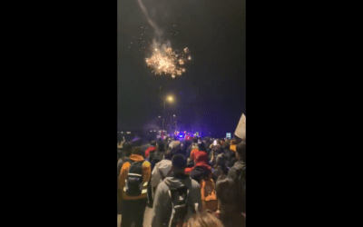 Tűzijátékkal köszöntötték az Ópázovára érkező egyetemistákat (Videó)