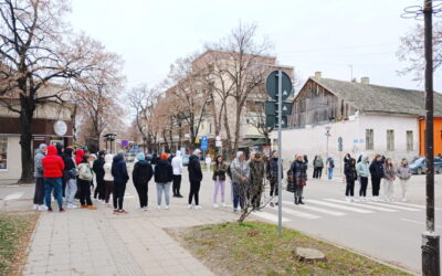 Autó hajtott az óbecsei megemlékezők közé (videóval)