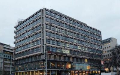 Blokád alá helyezték a Belgrádi Kulturális Központot a tüntetők