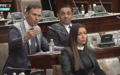 Folytatódik a káosz a parlamentben, a hatalom tovább vitázik a napirendi pontokról