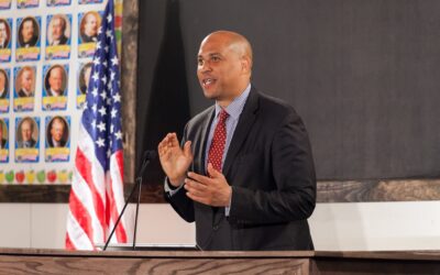 25 órán át beszélt Trump ellen egy demokrata szenátor a kongresszusban
