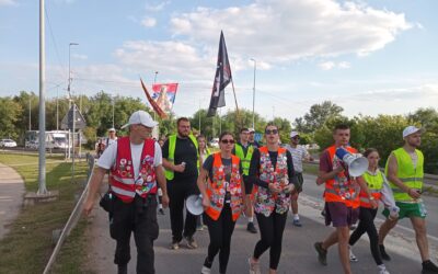 Megérkeztek Óbecsére a Nagybecskerek felől Szabadkára gyalogló fiatalok