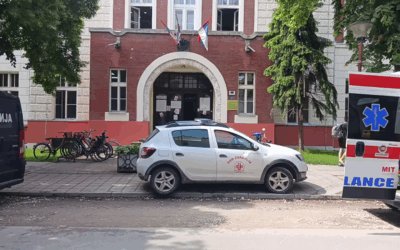 Leszakadt az Óbecsei Gimnázium mennyezete (Videó)