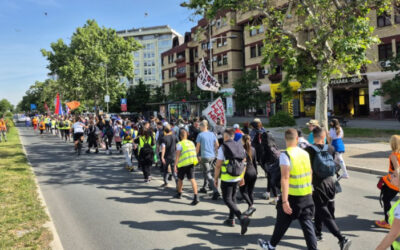 Elindultak Újvidékről a Szabadkára gyalogló egyetemisták