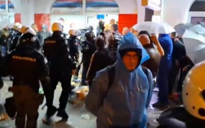 Gumibotokkal verte a rendőrség a Szerb Haladó Párt aktivistáit Újvidéken