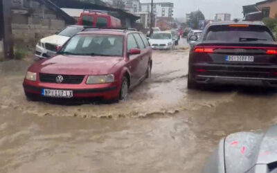 Megérkezett a vihar – úsznak az utcák, törnek a faágak