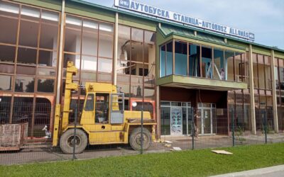 Bontják az óbecsei buszállomás épületét