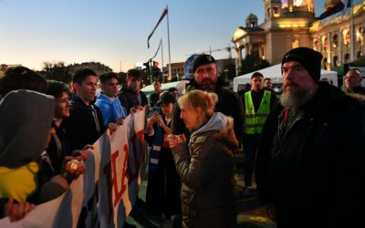 Ma is százával érkeztek a középiskolások, hogy Dijana Hrkát támogassák (Videó)