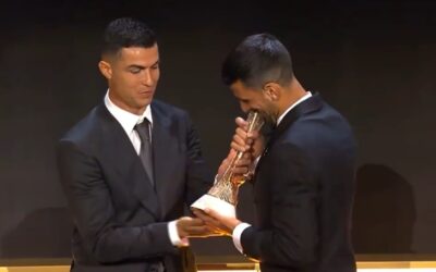 Đoković különdíjat vehetett át Ronaldótól A díjátadót Dubaiban szervezték meg