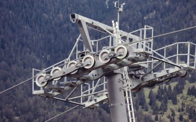 A felvonó, amelyen a halálos baleset történt, 35 éves és hiányzik egy tartóoszlopa