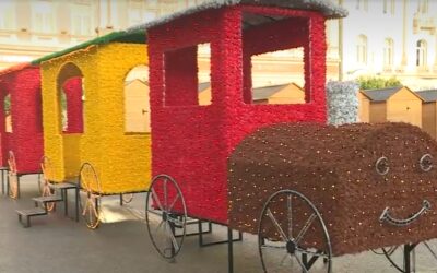 Újévi dekoráció Újvidék központjában – igen, jól látják, egy VONAT