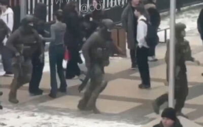 Tinédzser gyilkolt és túszul ejtett egy diákot az elitiskolában (videó)