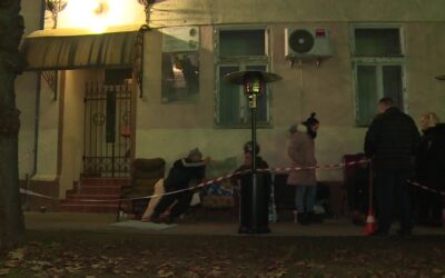 Az utcán éjszakáznak a topolyaiak, hogy az elsők között adhassák be a pályázatukat