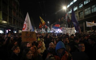 A pártkönyv többet ér, mint a diploma "A tudás hatalom, az oktatás pedig nem eladó!" - Tömeges tüntetés Belgrádban