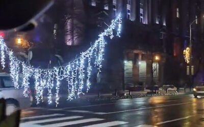 Leszakadt az újévi díszkivilágítás Belgrádban, leállt a buszközlekedés
