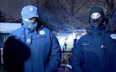 Tüntetnek Belgrádban a parlament előtt