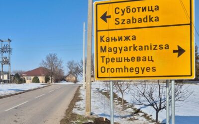 Folytatódik a magyar–szerb útirányjelző táblák kihelyezése