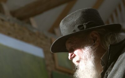 „Ahogy ő létezett, az maga volt a festmény” Szajkó István emléke előtt tiszteleg Keller Ami fotókiállítása a szabadkai Klein House-ban