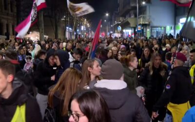 Megérkeztek a diákok Valjevóba, piros szőnyeggel várták őket (videóval)