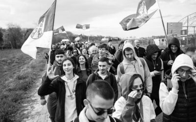 Đukanović szerint az egyetemistákat valamilyen szolgálat kiképzésben részesíti "Ahogy a Hamász is arra tanít, hogy ki kell ragasztani a Szabadságot Palesztinának feliratokat"
