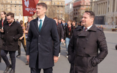 Levélszavazás: A videón látszik, ahogy az MNT elnöke behúzza az X-et a Fidesz-KDNP-re