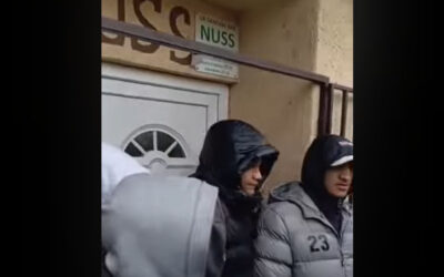 Lökdösődés, parázs vita, és „tudsz te magyarul?” – kérdezték az újságírónktól (videó)